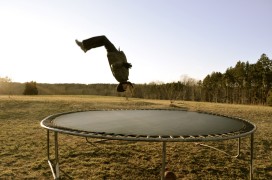 trampolin aktiviti